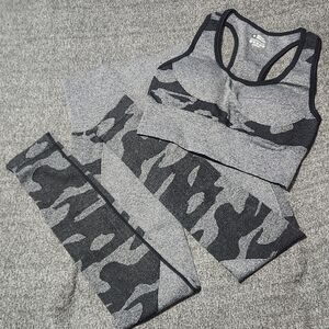 Stylish Gray Camo Womens Activewear Leggings Set